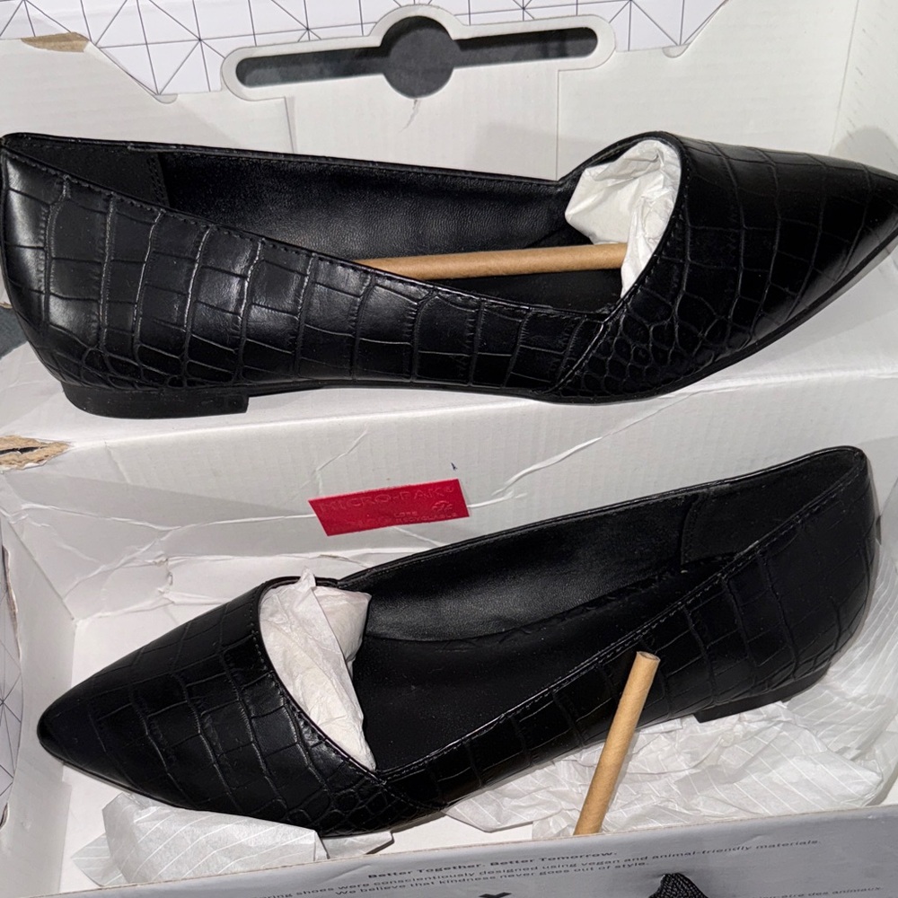 Call It Spring Black Crocodile Flats - Picture 3 of 3